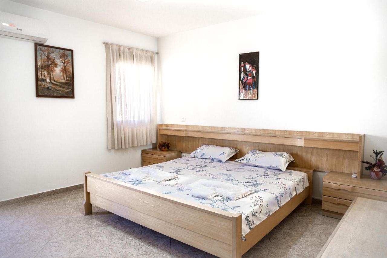 City Center Two Private Bedrooms Near Scanderbeg Square On Shared Apartment Tirana Exterior photo