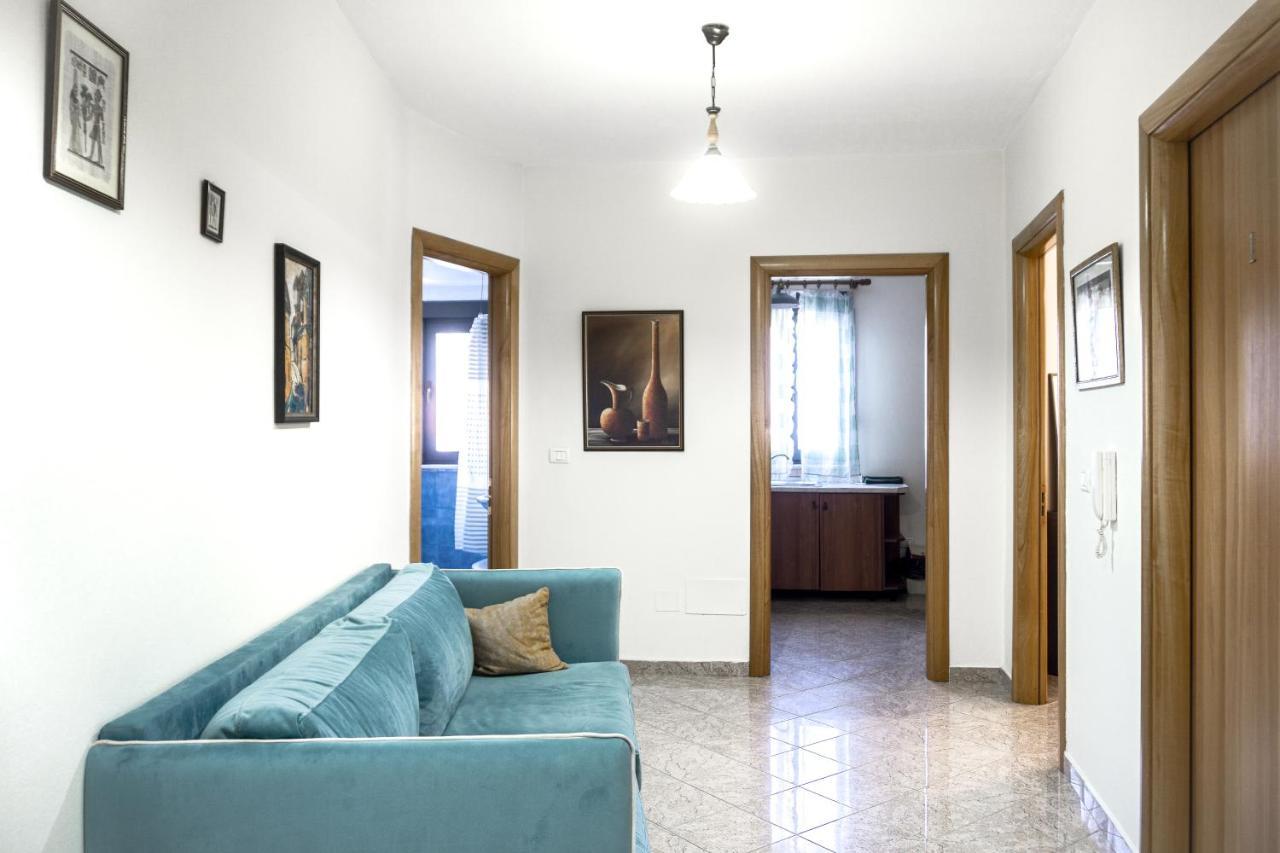 City Center Two Private Bedrooms Near Scanderbeg Square On Shared Apartment Tirana Exterior photo