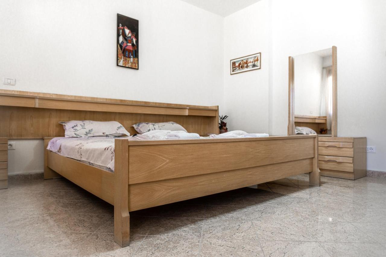 City Center Two Private Bedrooms Near Scanderbeg Square On Shared Apartment Tirana Exterior photo
