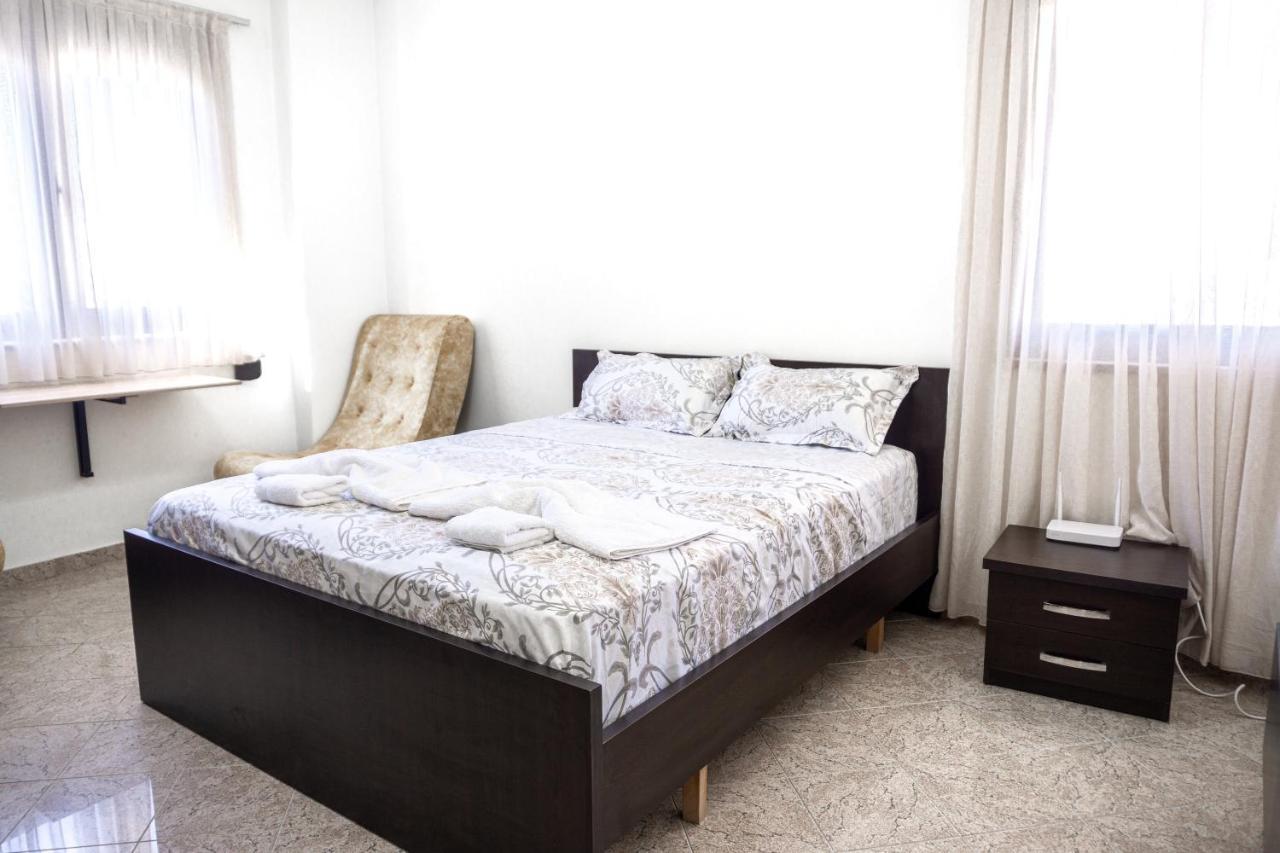 City Center Two Private Bedrooms Near Scanderbeg Square On Shared Apartment Tirana Exterior photo