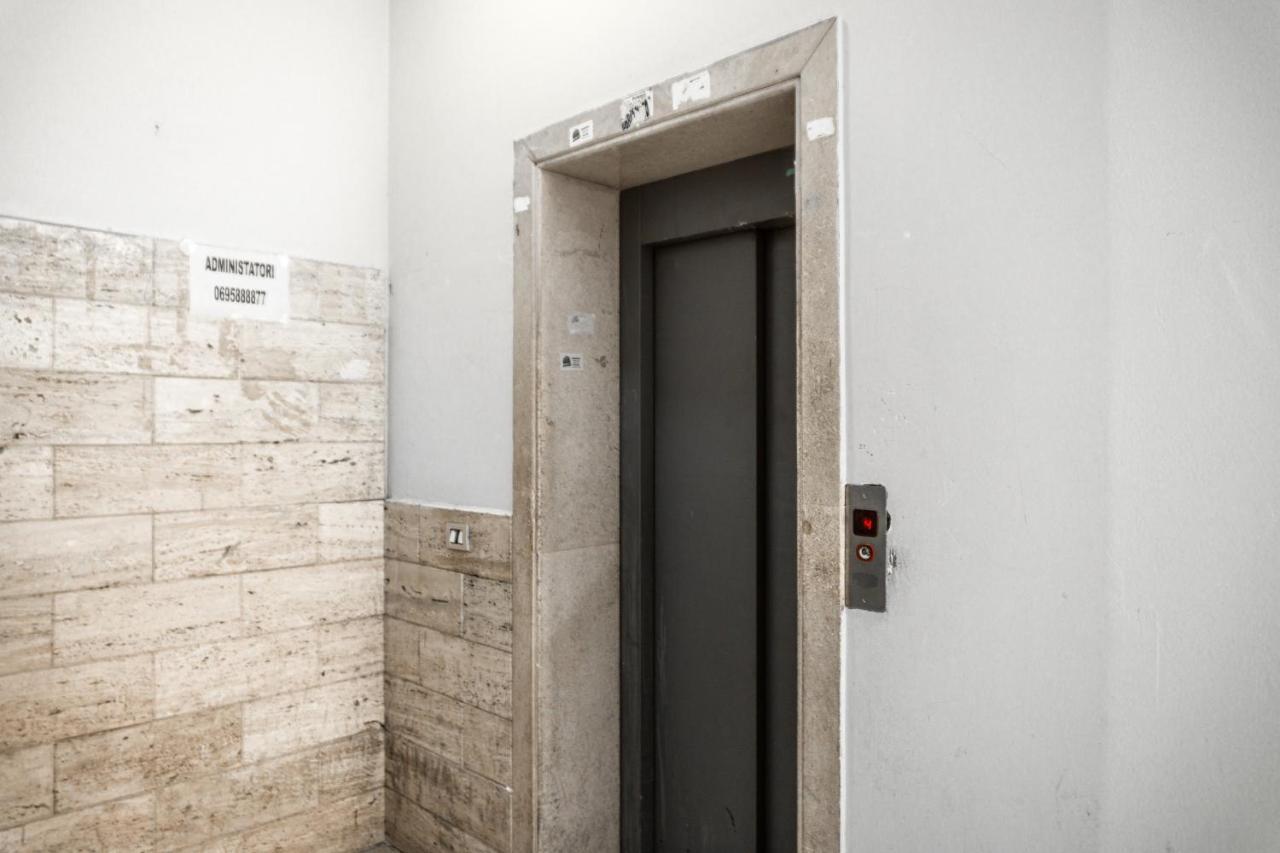 City Center Two Private Bedrooms Near Scanderbeg Square On Shared Apartment Tirana Exterior photo